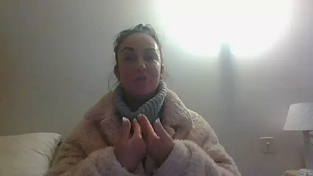 Snapshot of BELLAMORGANE1 chatting on January 1, 2025, 4:50 pm BELLAMORGANE1 online show from January 1, 2025, 4:50 pm