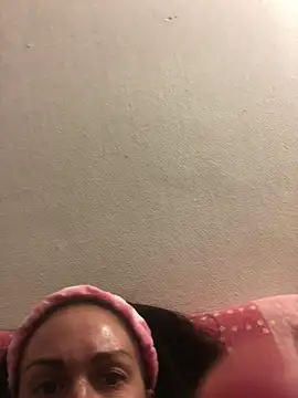 Snapshot of BELLAMORGANE1 chatting on October 29, 2025, 7:02 pm BELLAMORGANE1 online show from October 29, 2025, 7:02 pm