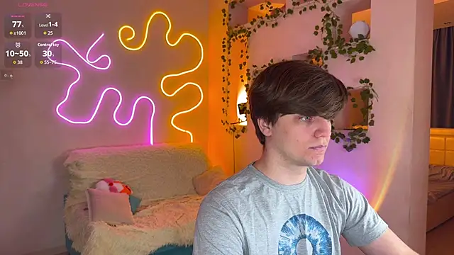 RobertAndLinela online show from November 7, 2025, 4:33 pm