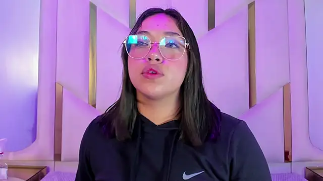 IsabellRodriguez18 online show from April 16, 2026, 3:40 am