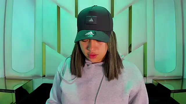 IsabellRodriguez18 online show from April 13, 2026, 3:54 am