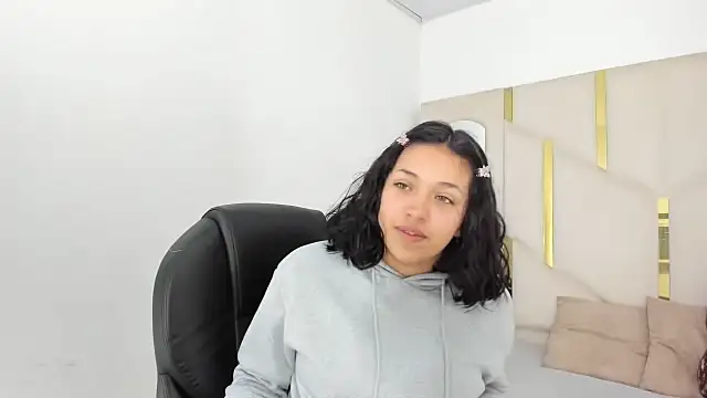 IsabellRodriguez18 online show from September 19, 2025, 2:37 am