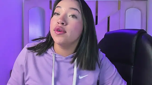 IsabellRodriguez18 online show from April 6, 2026, 5:19 am