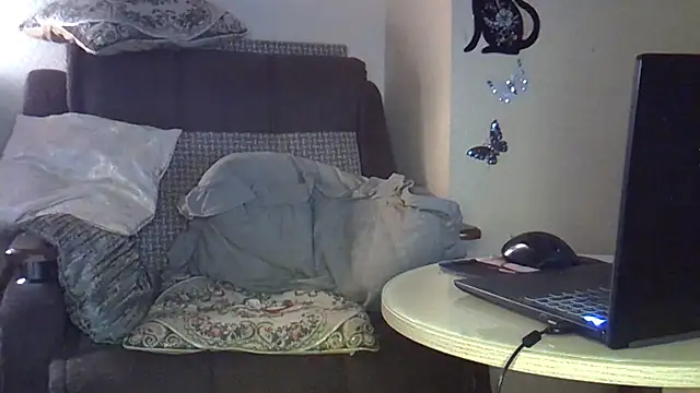 Snapshot of EllaJohnsonX chatting on March 15, 2026, 9:33 pm EllaJohnsonX online show from March 15, 2026, 9:33 pm