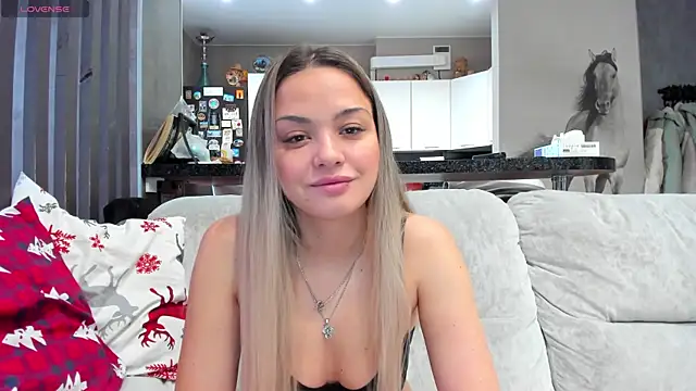 Snapshot of Mia___murrr chatting on January 15, 2026, 3:21 am Mia murrr online show from January 15, 2026, 3:21 am