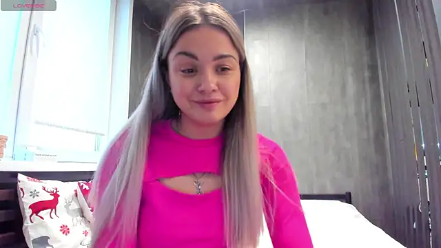 Snapshot of Mia___murrr chatting on December 15, 2025, 3:23 am Mia murrr online show from December 15, 2025, 3:23 am