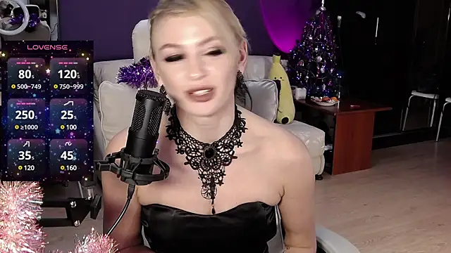 Snapshot of _britney_white_ chatting on January 1, 2025, 6:49 pm britney white online show from January 1, 2025, 6:49 pm