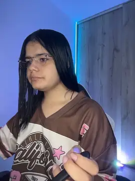 pretty angela1 online show from April 2, 2026, 3:57 am