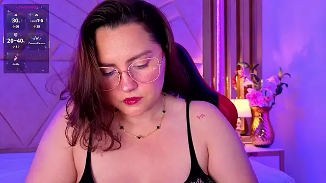 LunaPleasure online show from February 22, 2026, 5:43 am