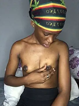 xxSexyTalia28 online show from April 6, 2026, 10:38 am