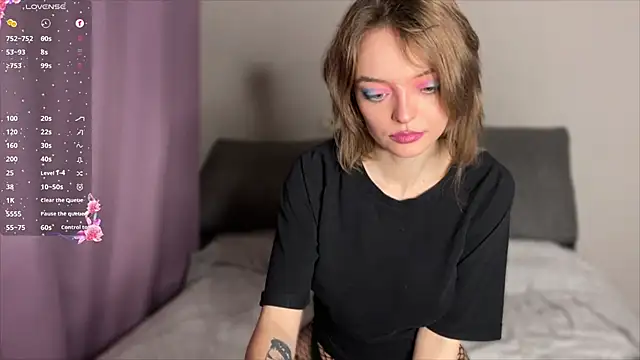 Snapshot of MeowVibe chatting on January 6, 2025, 11:51 am MeowVibe online show from January 6, 2025, 11:51 am