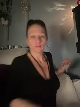 Snapshot of AlessasRoom chatting on February 5, 2026, 4:52 am AlessasRoom online show from February 5, 2026, 4:52 am