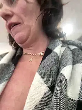 Snapshot of AlessasRoom chatting on February 3, 2026, 8:47 pm AlessasRoom online show from February 3, 2026, 8:47 pm