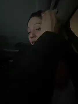 Snapshot of AlessasRoom chatting on February 4, 2026, 9:37 am AlessasRoom online show from February 4, 2026, 9:37 am