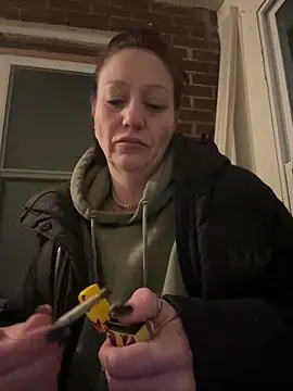 Snapshot of AlessasRoom chatting on February 3, 2026, 8:41 am AlessasRoom online show from February 3, 2026, 8:41 am