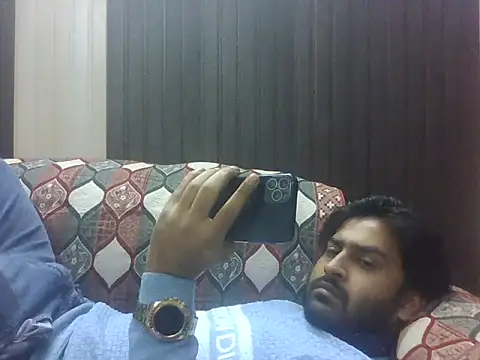 indihotguy online show from December 1, 2025, 11:55 am