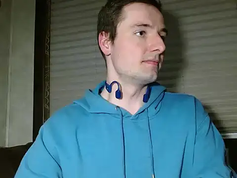 feelingverynaughty online show from March 17, 2026, 2:03 am