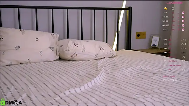 LittleOriana online show from November 15, 2025, 5:06 pm