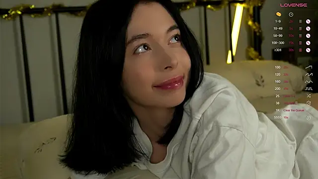 LittleOriana online show from December 19, 2025, 5:21 am