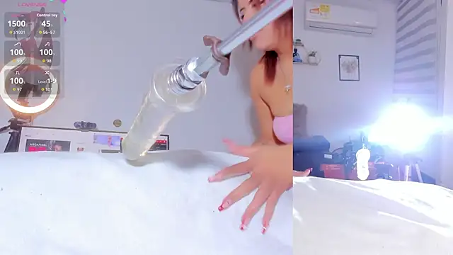 Maria Jones  online show from October 6, 2025, 1:40 am