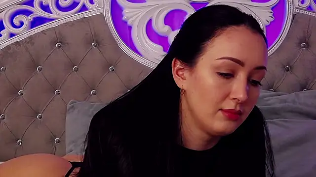 KimKhallifa online show from November 19, 2025, 5:40 am