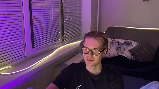 Leonnextdoor online show from January 8, 2026, 11:49 am