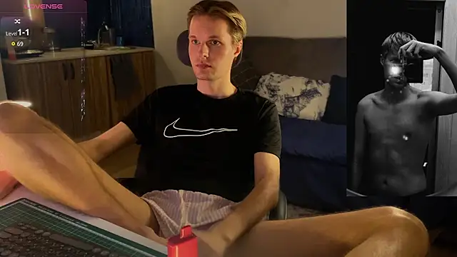 Snapshot of Leonnextdoor chatting on February 7, 2026, 7:11 pm Leonnextdoor online show from February 7, 2026, 7:11 pm