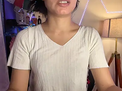 Snapshot of roseofvenom chatting on March 22, 2025, 11:31 pm roseofvenom online show from March 22, 2025, 11:31 pm