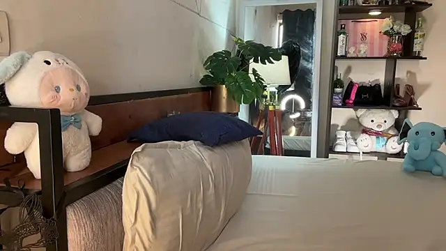 Snapshot of roseofvenom chatting on September 26, 2025, 12:12 pm roseofvenom online show from September 26, 2025, 12:12 pm