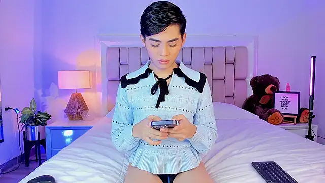 Maxi little online show from December 1, 2025, 9:59 pm