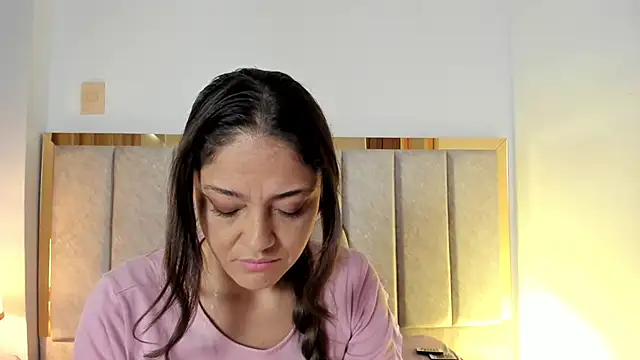 EloiseQuinn online show from October 14, 2025, 1:23 pm