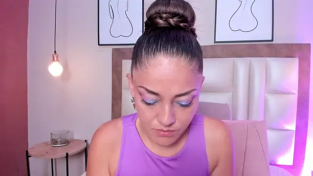 EloiseQuinn online show from December 20, 2025, 1:25 pm