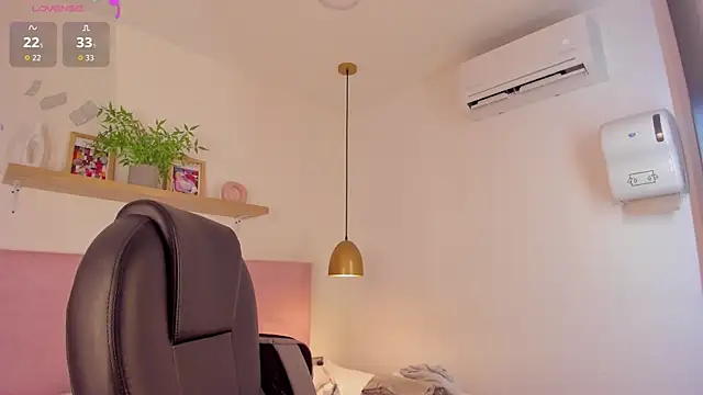 violeta candyy  online show from June 26, 2026, 10:48 pm
