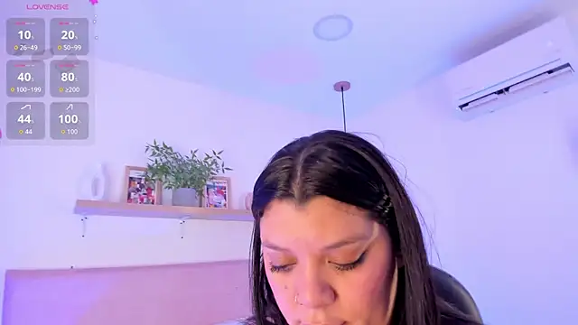 violeta candyy  online show from July 4, 2026, 8:13 pm