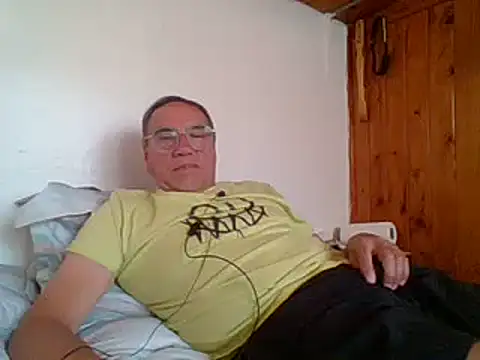santiagon2015 online show from January 17, 2025, 6:54 pm