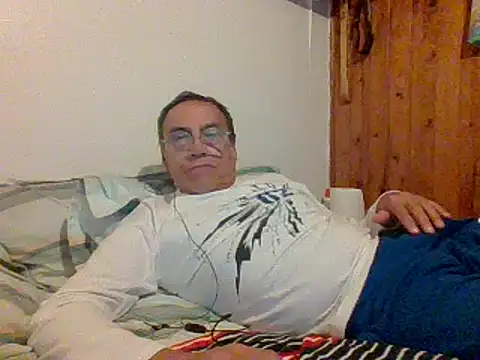 santiagon2015 online show from February 10, 2025, 2:41 am