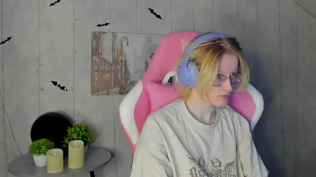 ElizabethHarpper online show from November 5, 2025, 1:20 am