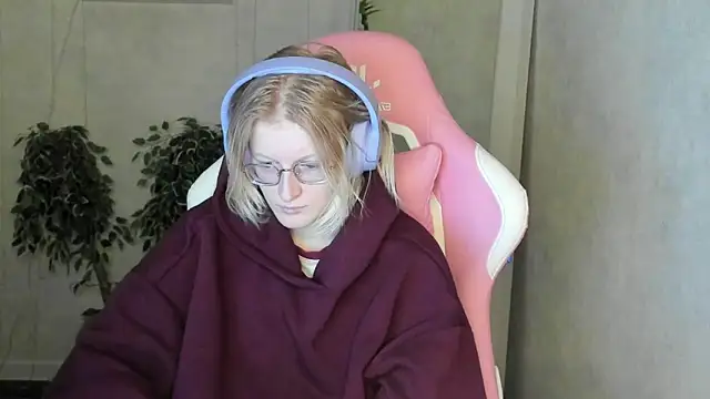 ElizabethHarpper online show from November 27, 2025, 12:44 am