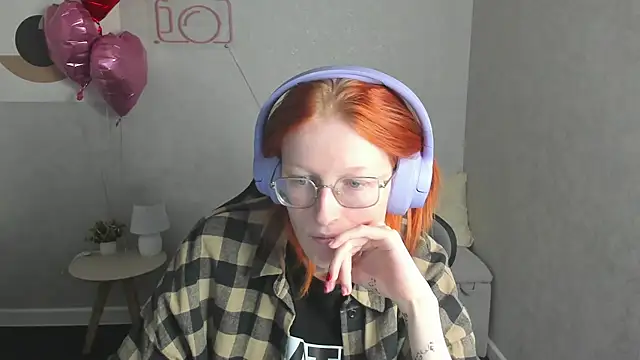 ElizabethHarpper online show from February 18, 2026, 9:17 am