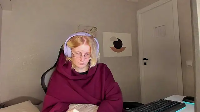 ElizabethHarpper online show from November 10, 2025, 1:21 am