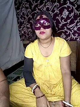 Hot muskaan online show from September 23, 2025, 8:32 am