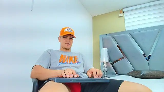 DAVID VICTORIAA online show from March 17, 2026, 1:03 pm