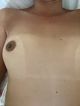 Snapshot of millenamoreninha chatting on March 13, 2026, 5:18 pm millenamoreninha online show from March 13, 2026, 5:18 pm