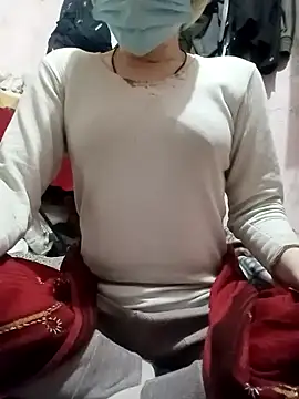 Snapshot of Aarju-30 chatting on February 1, 2025, 2:24 pm Aarju-30 online show from February 1, 2025, 2:24 pm