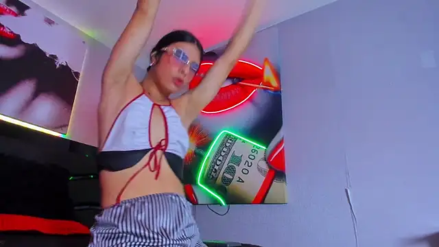 AlexaWatson  online show from February 7, 2025, 1:32 pm