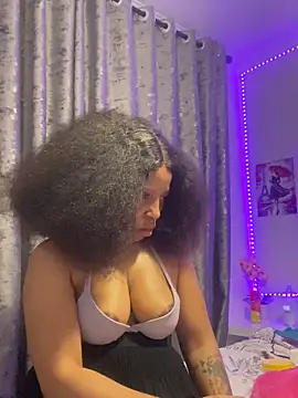 Snapshot of Thando04 chatting on April 11, 2026, 11:52 pm Thando04 online show from April 11, 2026, 11:52 pm