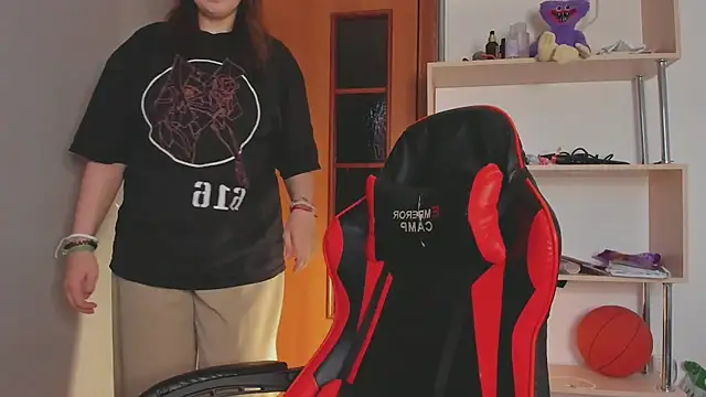  lisacute online show from January 5, 2025, 9:48 am