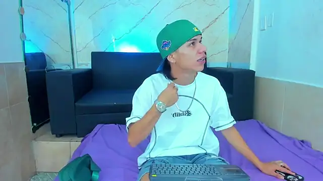 Snapshot of anyelo_waller chatting on September 24, 2025, 12:22 pm anyelo waller online show from September 24, 2025, 12:22 pm