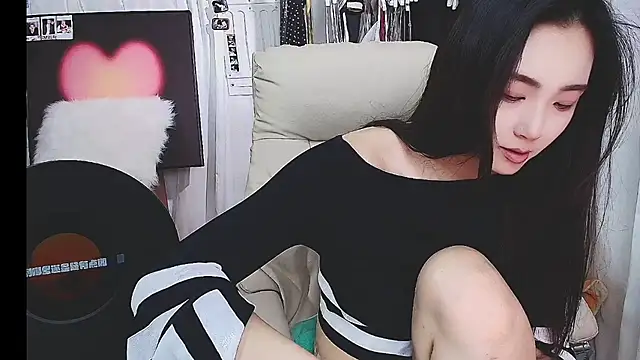 xiaotiantian-76 online show from December 17, 2025, 3:00 am