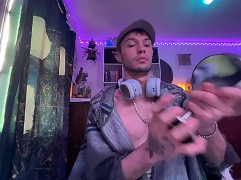 Snapshot of Trystan_Spellman chatting on February 10, 2026, 4:39 pm Trystan Spellman online show from February 10, 2026, 4:39 pm